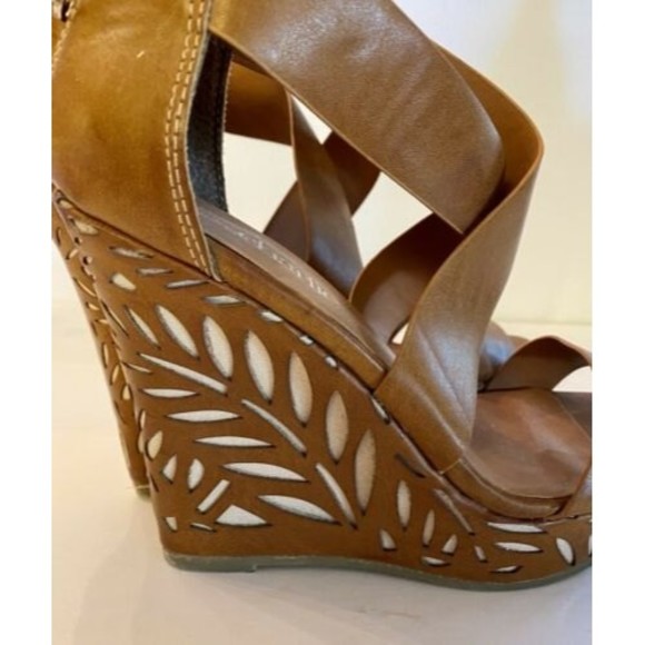 Charming Charlie Women's 7 Brown Faux Leather Wedge Sandals Heels - Picture 3 of 8